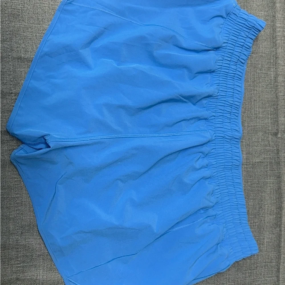 Lululemon Hotty Hot HR Short 2.5 inch Lined. NWT POOL. - Picture 3 of 5